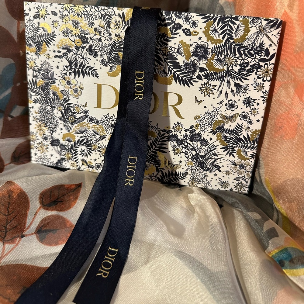 Dior Gift Bag with Ribbon - Picture 2 of 2